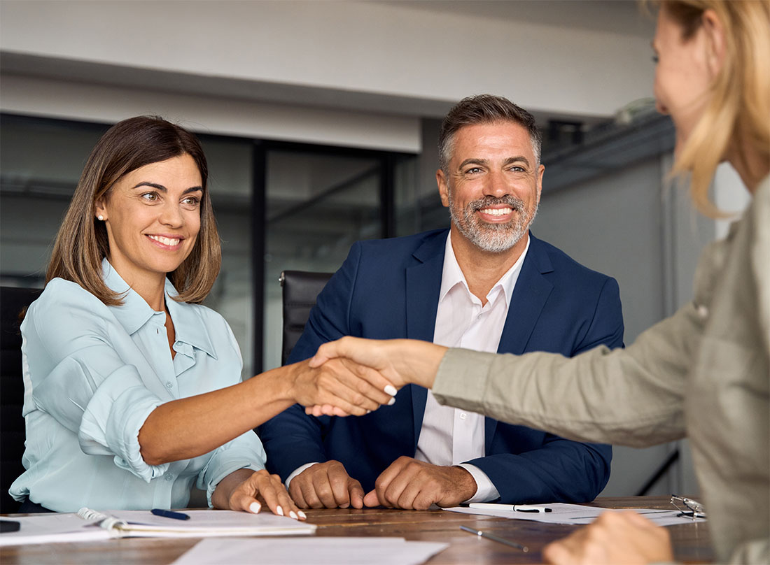 Erfolgreiche Besprechung mit Unternehmerkunden
